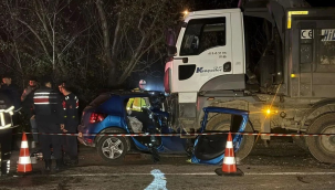 Bartın'da kamyonun altına giren arabadaki beş genç öldü