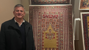 Başkan Büke Gördes halılarının yer aldığı Anadolu halıları sergisini gezdi