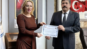 Başkan Gören'e takdir belgesi