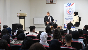 Başkan Okur kariyer günleri öğrencilerle buluştu