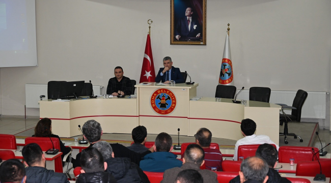 Başkan Okur müheahhitlerle toplantı yaptı