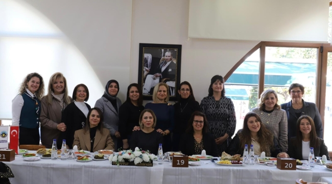 Belediye başkan eşleri Turgutlu'da toplandı