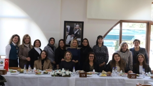 Belediye başkan eşleri Turgutlu'da toplandı