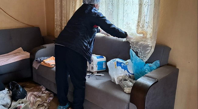 Belediye bakıma muhtaç vatandaşların yaşam alanlarını temizledi 