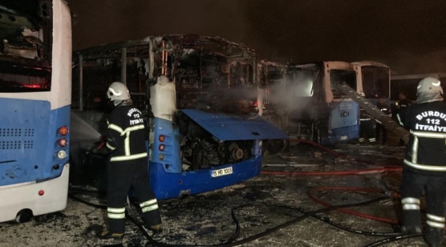 Burdur'da park halindeki 5 halk otobüsü alev alev yandı!
