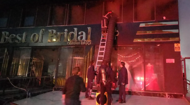 Gelinlik mağzasında çıkan yangın södürüldü