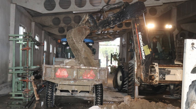 Gördes Belediyesi tomruk işleme ve palet fabrikası inşaatı sürüyor
