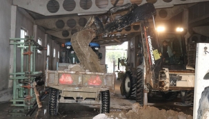 Gördes Belediyesi tomruk işleme ve palet fabrikası inşaatı sürüyor