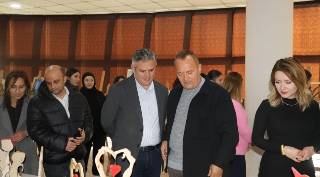 Gördes'de ahşap el sanatları sergisi açıldı