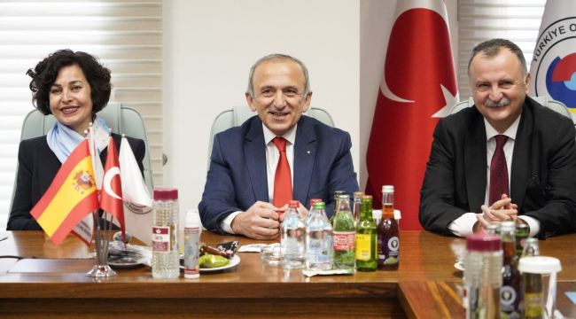 İmzalar atıldı protokol imzalandı