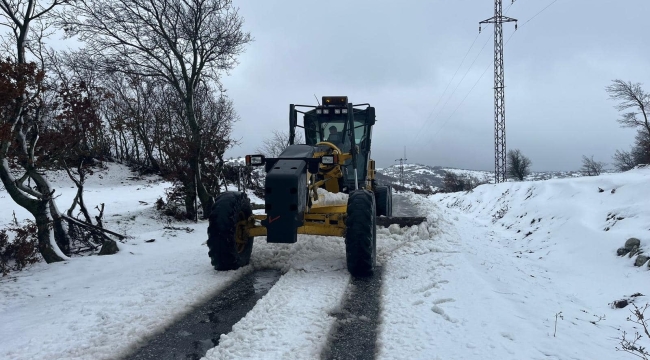 Kırkağaç beyeza büründü,karla mücadele sürüyor