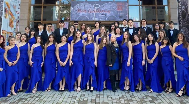 Korolar maratonu festivaline Manisa çok sesli gençlik korosuda katıldı