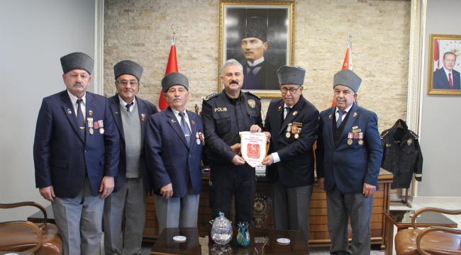 Kula'lı gaziler müdür Aktaş'ı ziyaret etti