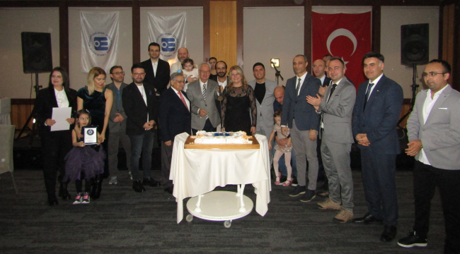 Meslekte 20,25 ve 50 yılını dolduranlara plaket