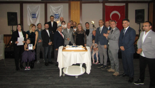 Meslekte 20,25 ve 50 yılını dolduranlara plaket