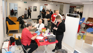 Müdür Öztürk ve personel birbirimize candan bağlıyız kan bağışına katıldı
