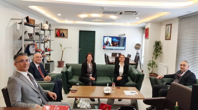 PETFA evcil hayvan maması derneği yönetimi müdür Öztürk'ü ziyaret etti 