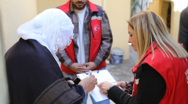 Şehzadeler belediyesi 67 mahallede yoksulların yardımına koştu