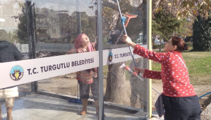 Vandalizm yanlısı kişilerin saldırısına uğrayan servis durakları yenilendi