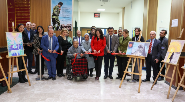 Yunusemre'de kalem ve kâğıdın düeti adlı sergi açıldı