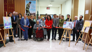 Yunusemre'de kalem ve kâğıdın düeti adlı sergi açıldı