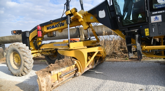 Yunusemre'de ova yollarına bakım onarım çalışması