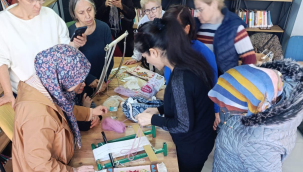 Yunusemre kent konseyi kadın meclisi üyeleri halı dokudu