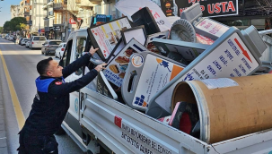 Akhisar'da kaldırımlar işgalden kurtarıldı