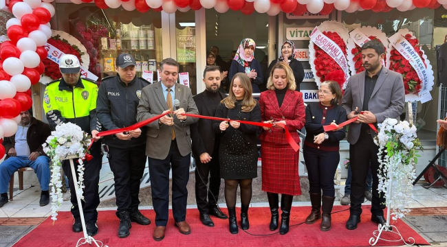 Başkan Mutlu Saruhanlı'da eczane açtı