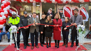 Başkan Mutlu Saruhanlı'da eczane açtı