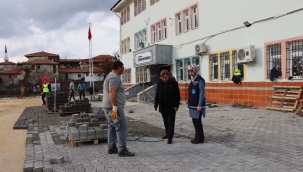 Belediye öğrencileri çamurdan kurtardı