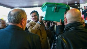 Bolu yangınında yaşamını yitiren ana kız son yolculuğuna uğurlandı