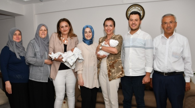 Büyükşehir 'hoş geldin bebek' projesiyle ailelerin mutluluğuna ortak oldu