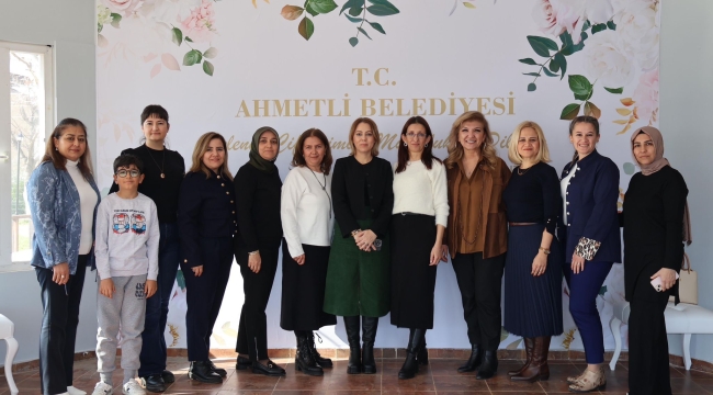 CHP'li belediye başkan eşleri Ahmetli'de toplandı