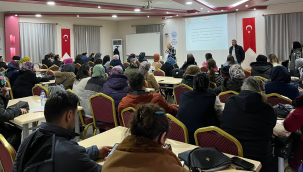 Eğitime katılan kursiyerlere hijyen eğitimi belgesi verildi