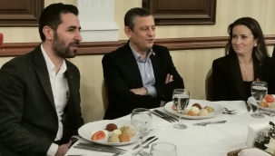 Gazeteciler buluşmasına CHP lideri Özel'de katıldı