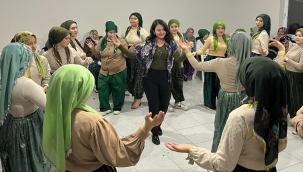 Kadınlar şalvar gecesinde çoştu