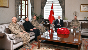 Komutanlar vali Özkan'ı ziyaret etti