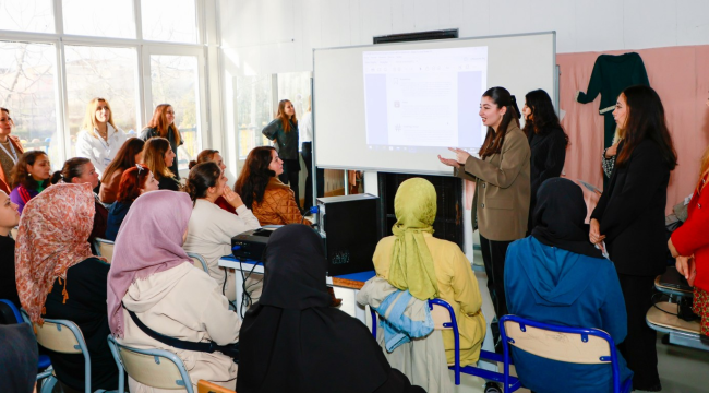 Kursiyerlere sosyal medya kullanım eğitimi