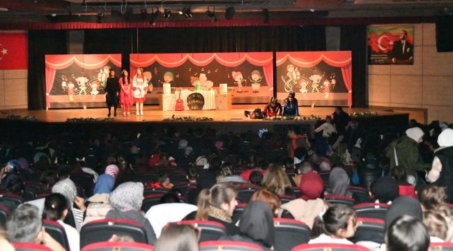  Sevimli müzisyenler hiç kişilik orkestra oynu Yunusemre'de sahne aldı