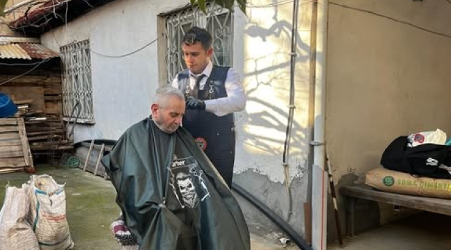 Soma'da ihtiyaç sahiplerine evde kuaför hizmeti