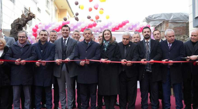 Spil çocuk evini hizmete açan CHP lideri Özel'ilk kez çalışanın cebine para konmadı alındı'