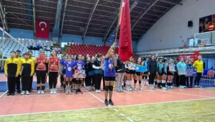 8 ilden 21 takımın katıldığı voletbol müsabakaları Manisa'da başladı