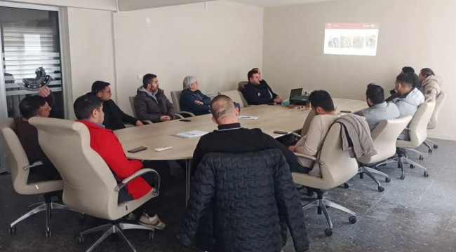 Ahmetli'de üreticiler ve zirai ilaç bayilerine yönelik bilgilendirme toplantısı