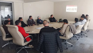 Ahmetli'de üreticiler ve zirai ilaç bayilerine yönelik bilgilendirme toplantısı