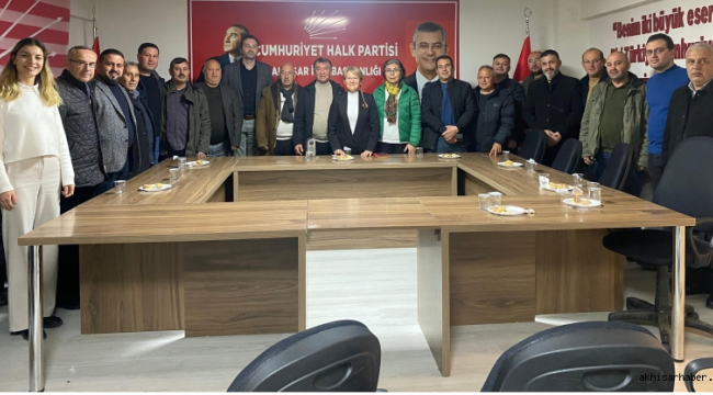 Akhisar yörükler ve türkmenler derneği yönetimi CHP'yi ziyaret etti