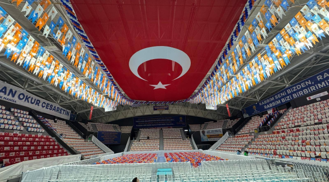 AKP il kongresinin yapılacağı salon böyle donatıldı