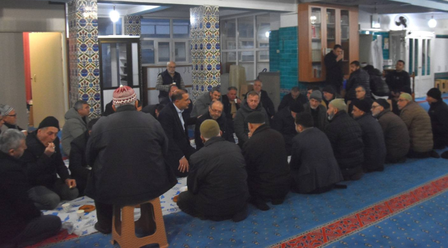 AKP Manisa il başkanı Turgut camide kahvaltı yaptı