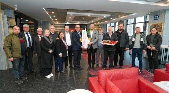 Balkan göçmenleri derneği yönetimi başkan Zeyrek'le buluştu