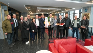 Balkan göçmenleri derneği yönetimi başkan Zeyrek'le buluştu